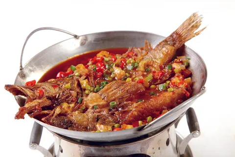 干锅美食焖锅湘菜麻辣香辣纸锅干锅臭桂鱼