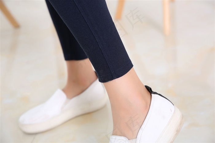 打底黑裤女模特脚部写真