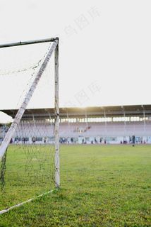学校足球场图片