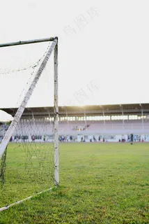 学校足球场图片