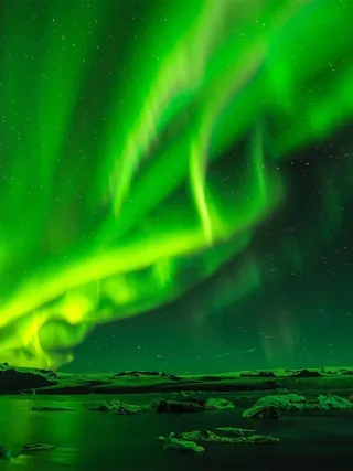 绿色极光壁纸图片