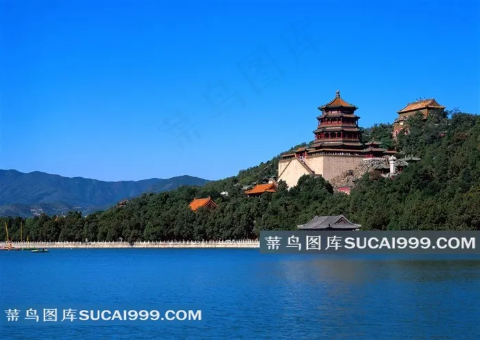 湖畔的古城楼风景图片