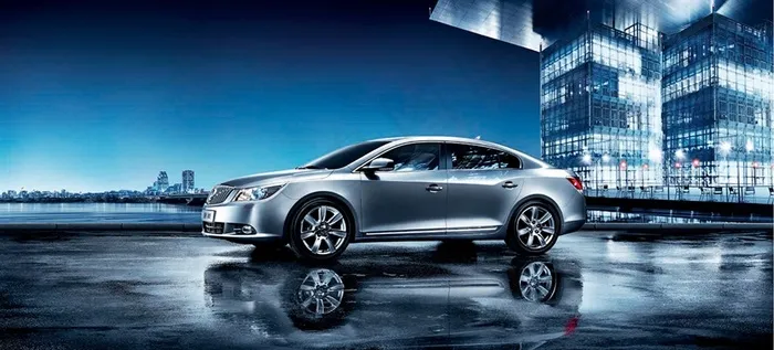 别克蓝色雨夜城市建筑高清广宣图