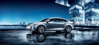 别克蓝色雨夜城市建筑高清广宣图