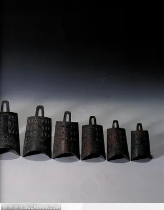 传统工艺-排放整齐的编钟