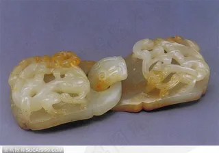 中华传统玉器-镂空雕刻的玉扣