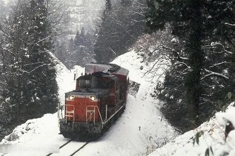 唯美冬季雪景火车风景画 唯美冬季雪景火车风景画