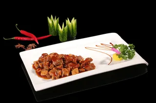 菌香排骨餐饮快餐盖浇饭产品成品高清大图黑底长盘