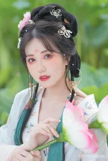 桃花妆荷花古装美女图片