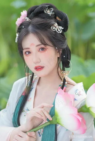 桃花妆荷花古装美女图片