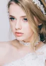 金发婚纱美女