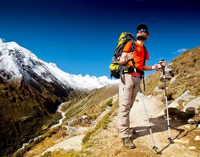 登山的国外男子高清图片 登山的国外男子高清图片