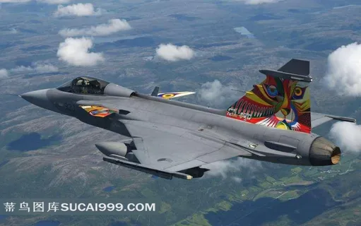 空中飞行的战斗机