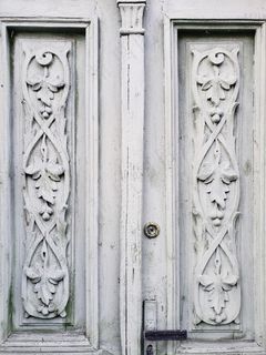 白色复古木制大门图片