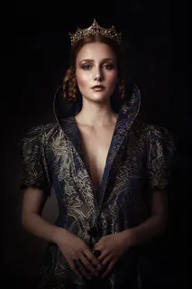 戴着金色皇冠的女皇欧美美女肖像艺术写真图片 戴着金色皇冠的女皇欧美美女肖像艺术写真图片