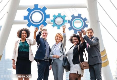 举齿轮图案板的商务团队图片