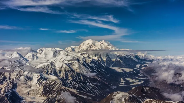 蓝天白云雪山雪景