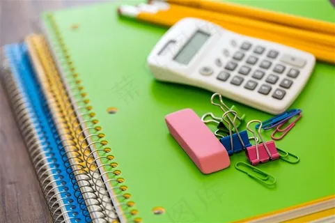 计算机器和彩色本子