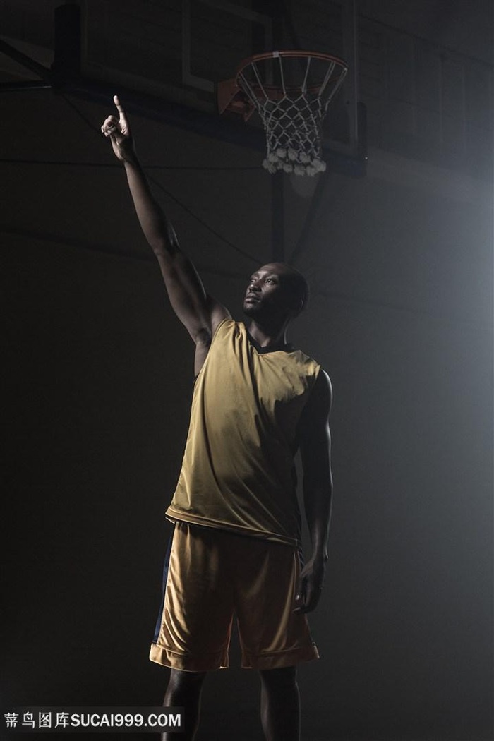打篮球的人物高清图