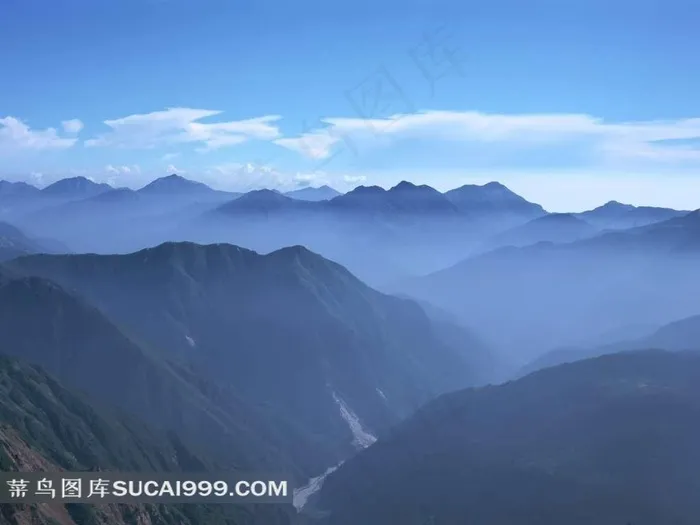 云雾缭绕的山水美景素材
