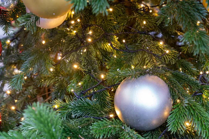 圣诞节圣诞树装饰挂件白色圣诞球特写近景(33)