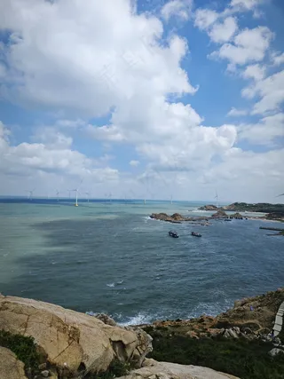 不一样颜色的大海，风车