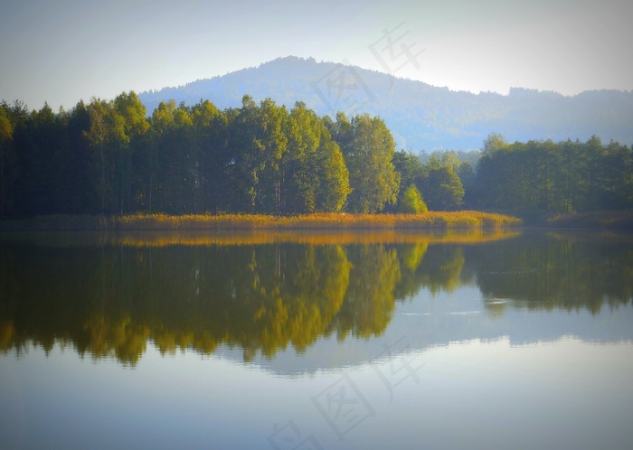 秋季自然湖泊图片