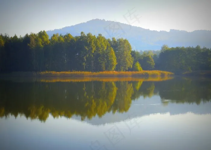 秋季自然湖泊图片
