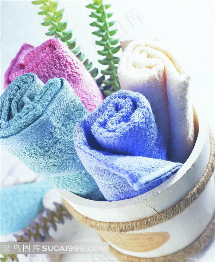 木桶里的洗脸毛巾素材