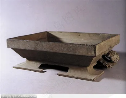 传统青铜器-褐色的青铜盘