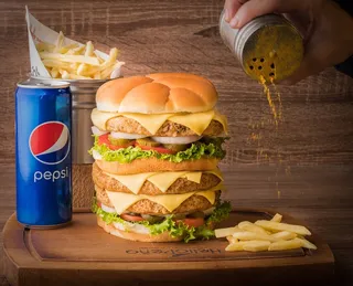 黄色美味汉堡摄影素材