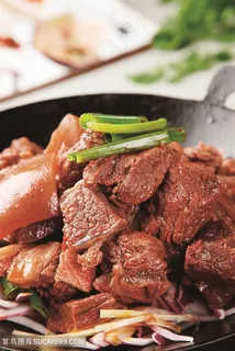 中华美食干锅黄牛摄影图 中华美食干锅黄牛摄影图