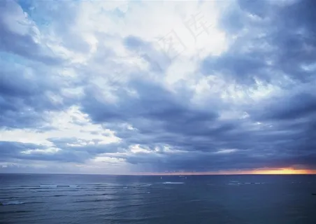 湛蓝色的天空背景图片素材 湛蓝色的天空背景图片素材