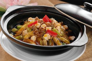 煲类火锅川菜特色菜咸鱼鸡粒茄子煲 