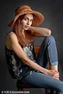 戴帽子优雅俄罗斯美女