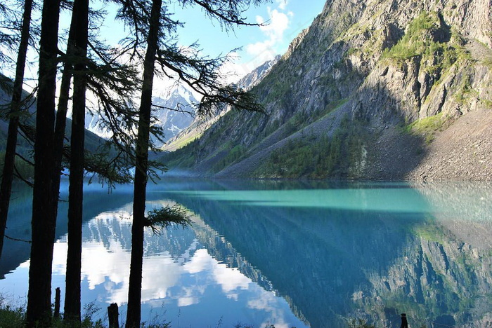 山水湖泊景色图片