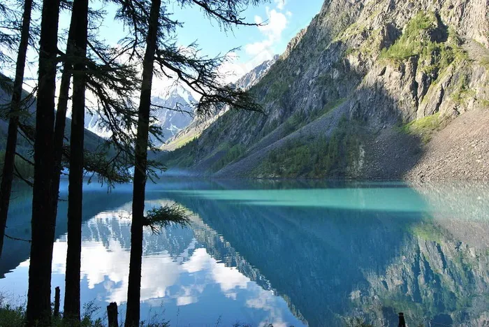 山水湖泊景色图片