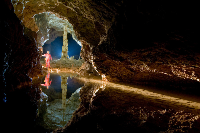 岩洞旅行设计