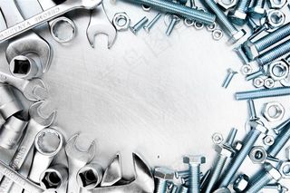 许多螺丝钉和螺丝帽