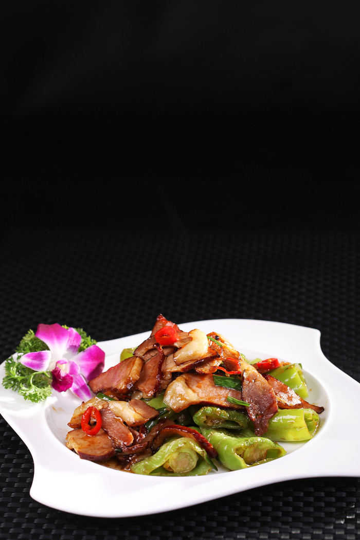 R02547虎皮椒炒腊肉