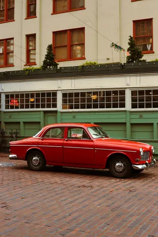 复古红色老爷车图片