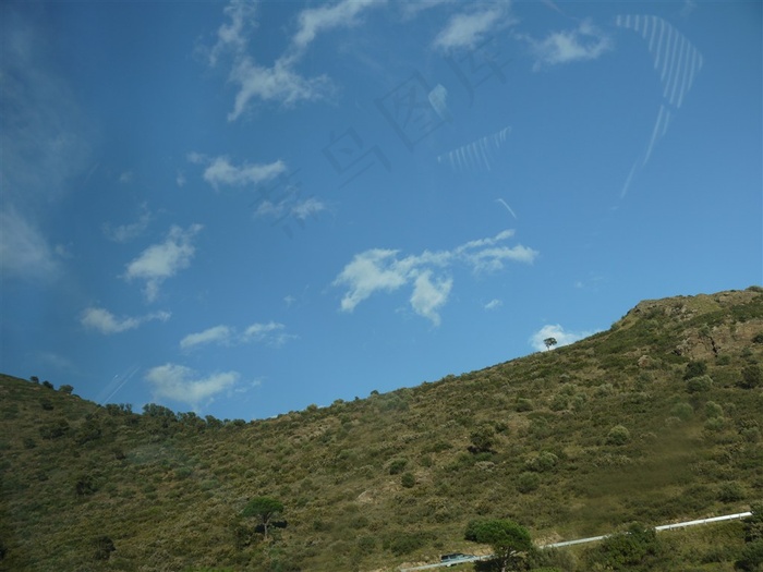 藍天白雲山岳