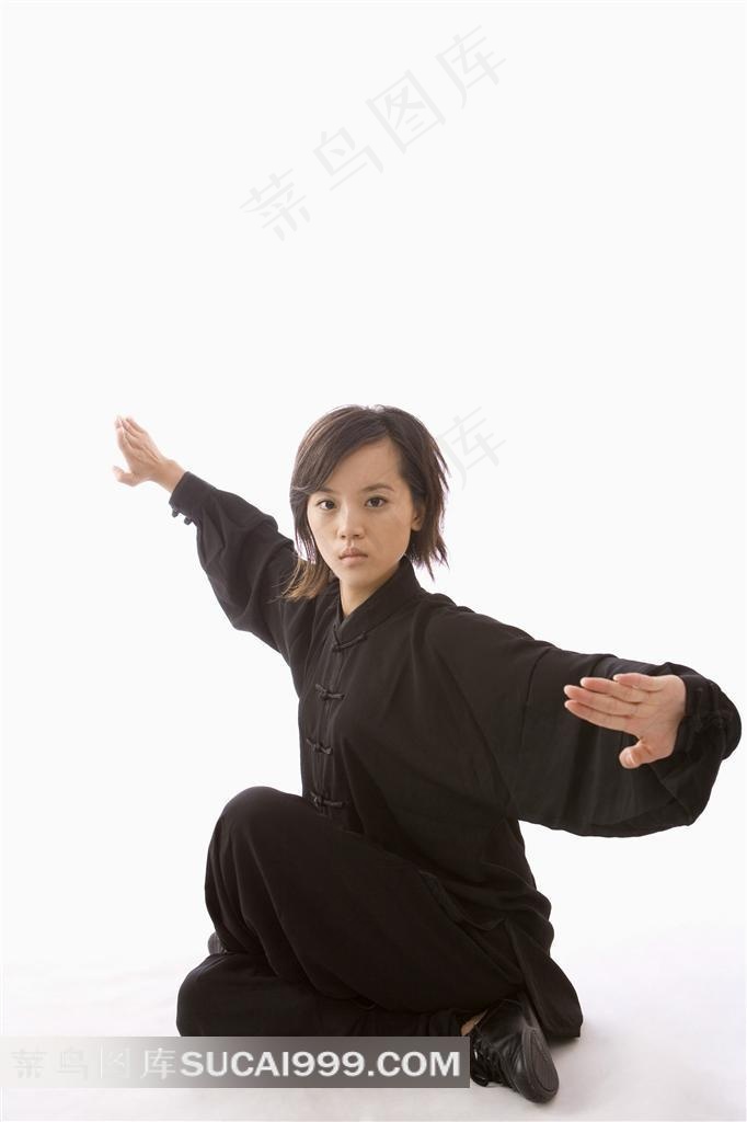 练武的黑衣女人素材