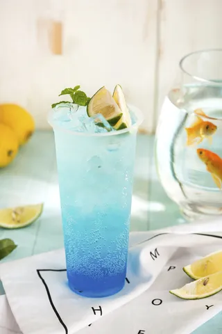 奶茶照片拍摄果汁蓝色魅惑