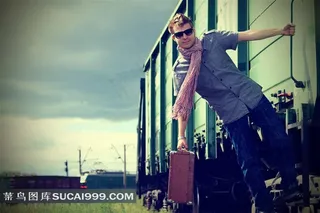 火车上潮男图片