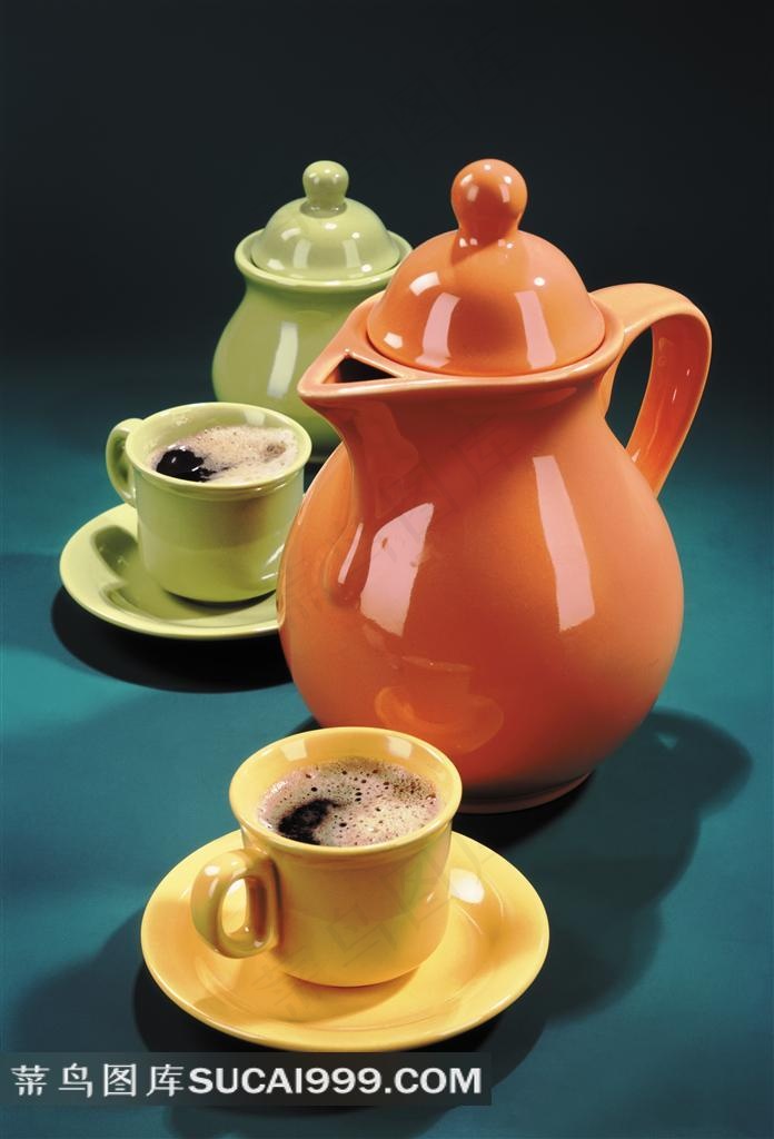 冲咖啡的彩色茶具