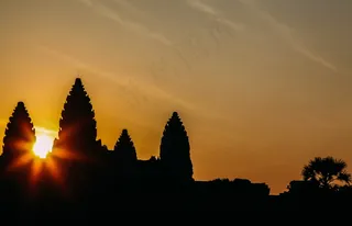 夕阳西下建筑剪影图片