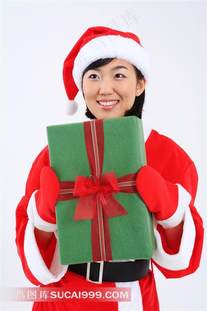 双手抱圣诞礼物的圣诞宝贝