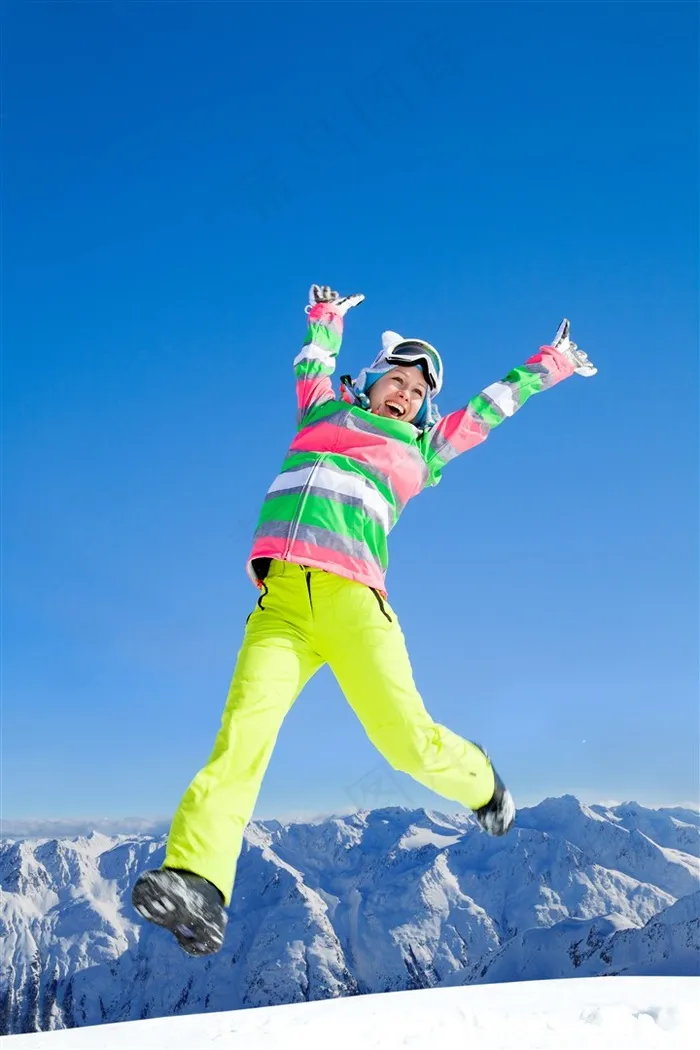 跳起来的滑雪美女