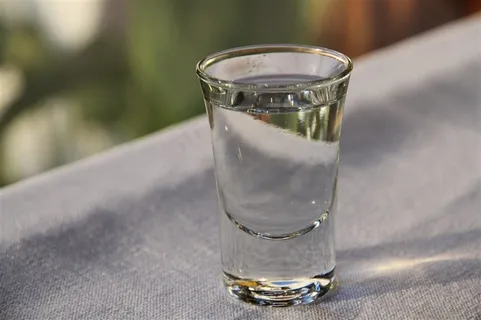 高浓度辛辣的白酒高清素材图片 高浓度辛辣的白酒高清素材图片